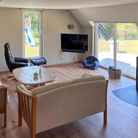 3 Bedroom Cozy In 別荘